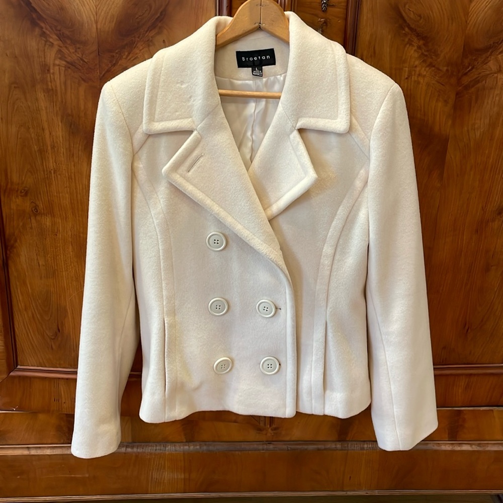 Winter white Braetan wool jacket size large.  Three button closure.